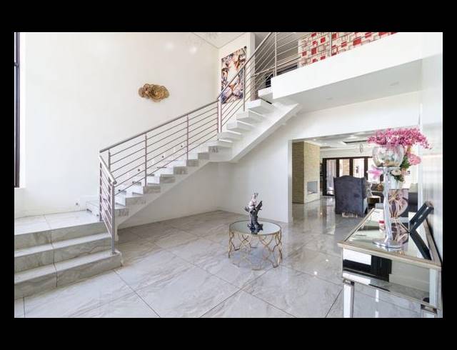 5 BEDROOM HOUSE FOR SALE IN HELDERWYK